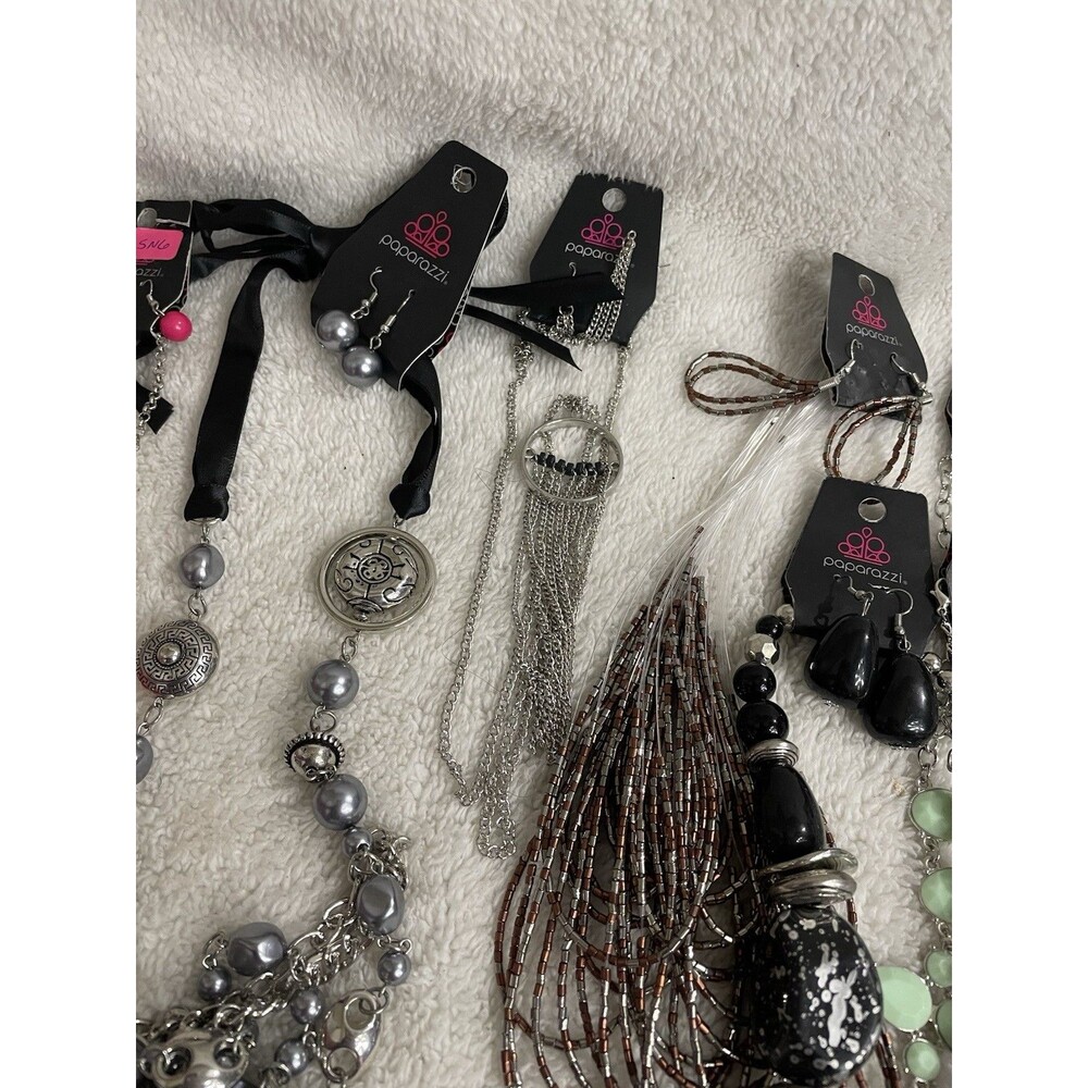 Paparazzi Jewelry Lot 12 (24pcsNecklace/earring Sets, 5 Earrings, 1 Bracelet NEW - Picture 5 of 9
